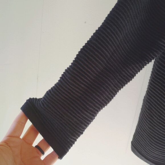 T Tahari Funnel Neck Sweater Stitch Shoulder Black Cozy Fall Comfort Medium - Picture 6 of 9